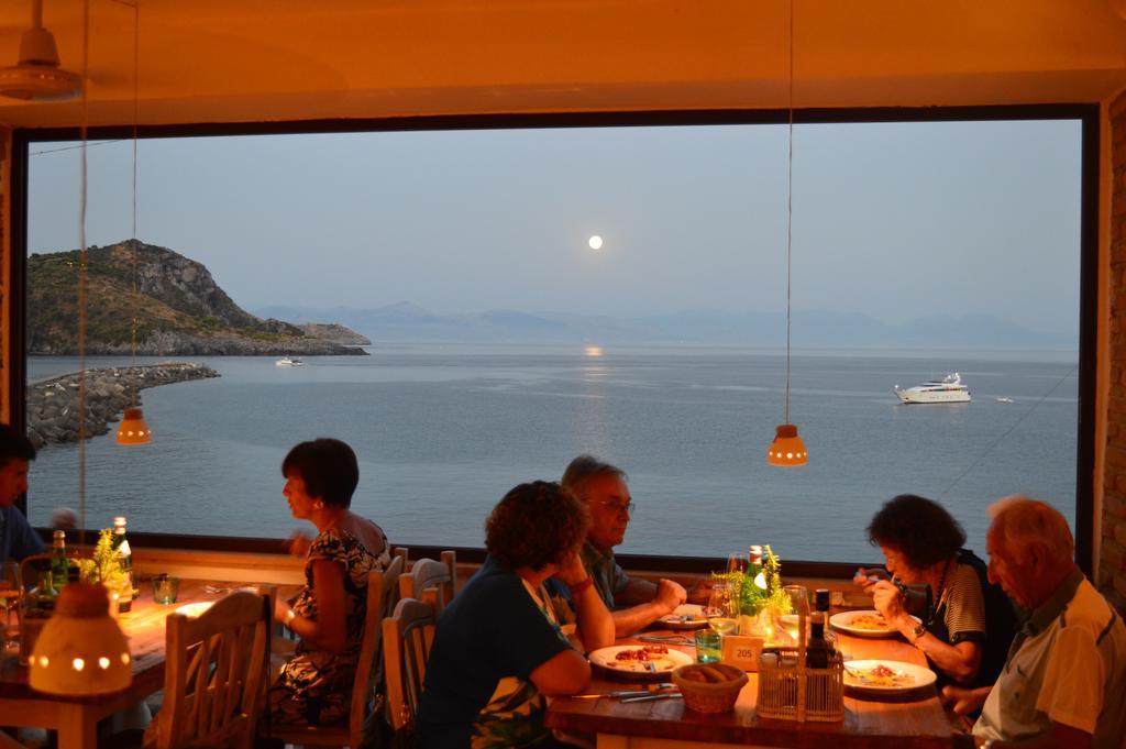 Albergo Tirreno Marina di Camerota Exteriör bild